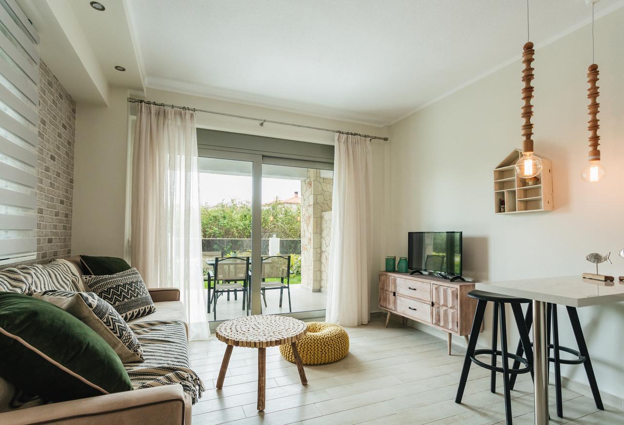 Enastron Apartamento Pefkochori Exterior foto